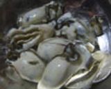 簡単☆ご飯がススム！牡蠣の味噌バター煮作り方1写真