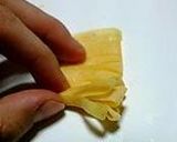 お弁当おかず。薄焼き卵のタンポポ作り方4写真