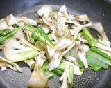 骨粗しょう症対策！舞茸小松菜のしらす炒め作り方2写真