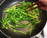 ビールが進む…ぷりぷりツナピーマンエッグ作り方3写真