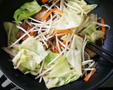 黒酢でさっぱり♪身体想いの焼きそば作り方5写真
