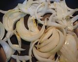 豚肩ロースと野菜の甘辛胡麻味噌炒め作り方2写真