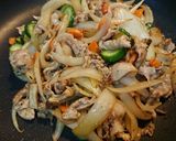 豚肩ロースと野菜の甘辛胡麻味噌炒め作り方3写真
