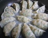 簡単！餃子の焼き方(羽根つき)作り方7写真