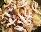 野菜ジュースで♡鶏肉とキノコの簡単煮込み作り方5写真