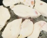 鶏肉の薄切りサッと炒め☆しょう油バター味作り方2写真