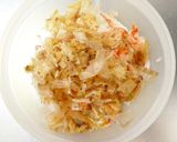 新玉ねぎとカニカマ☆おかかめんつゆサラダ作り方3写真