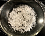 春菊と鶏ささみのナムル風黒ゴマ和え作り方1写真