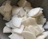 梅の醤油漬けでカブのさっぱり和え作り方1写真