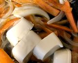 お豆腐でボリュームアップ!甘酢炒め作り方1写真