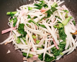 大根の葉皮ベーコン塩こうじ炒め作り方2写真