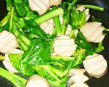 お弁当に❣魚肉ソーセージと菜花の炒め物♡作り方2写真