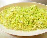 春キャベツ☆サラダ～ねぎ塩鶏もも肉のせ～作り方1写真