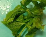 セロリの葉っぱとちくわのめんつゆ炒め♪作り方1写真