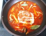 簡単!たっぷり野菜の豚コマ煮込みバーグ作り方5写真