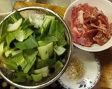 チンゲン菜と豚肉のナンプラー炒め♪作り方1写真