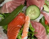 豪華でヘルシー☆お刺身彩りサラダ盛り作り方3写真