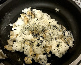 【材料３つ】あさりとワカメの焼飯おむすび作り方3写真