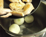 手羽先と丸ごと新玉ねぎのトマト煮作り方4写真