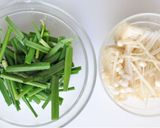 絶品♡豚バラとニラのごま味噌豆乳うどん作り方2写真
