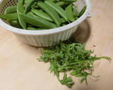 スナップえんどうとなめこのみぞれ和え作り方1写真