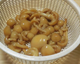 スナップえんどうとなめこのみぞれ和え作り方3写真
