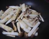 長芋としめじのこんがり醤油炒め♪作り方3写真