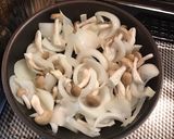 新玉とレタスのきのこバター醤油炒め作り方2写真