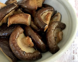 椎茸の醤油炒め。蒸し焼きでふっくら。作り方6写真