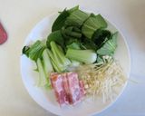 チンゲン菜とベーコンの辛ラーメン作り方2写真