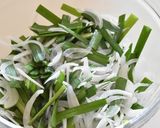 新たまねぎとにらのやみつきツナサラダ作り方1写真