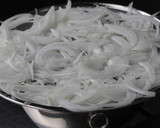 【作り置き】新玉ねぎとツナとトマトの和物作り方1写真