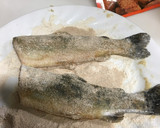 鱒 トラウト 丸ごと 唐揚げ粉で唐揚げ作り方2写真