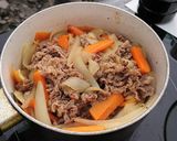 牛肩ロース肉と人参と玉ねぎの醤油炒め作り方5写真