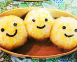 炒り卵をまとった卵型のお握り♪作り方6写真