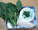 ほうれん草とエノキとあげのあごだし味噌汁作り方1写真