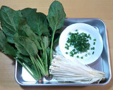ほうれん草とエノキとあげのあごだし味噌汁作り方1写真