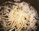 モヤシと大根とワカメのお味噌汁♡作り方4写真
