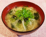 モヤシと大根とワカメのお味噌汁♡作り方7写真