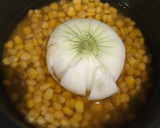 コーンと丸ごと玉ねぎのバター炊き込みご飯作り方3写真