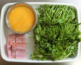 豆苗と厚切りベーコンの卵とじ炒め☆作り方1写真