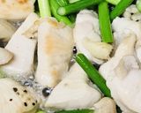 鶏肉とニンニクの芽のオイスターソース炒め作り方3写真