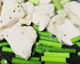 鶏肉とニンニクの芽の炒めもの★キムチ風味作り方2写真