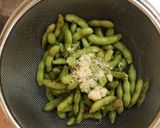 塩茹でより美味しい！お砂糖で茹でる枝豆。作り方3写真