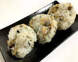 【材料３つ】あさりとワカメの焼飯おむすび作り方4写真