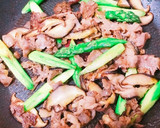 今が旬なアスパラとしいたけと牛コマの炒め作り方4写真