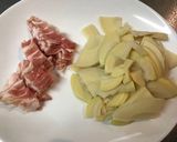 豚バラ入り筍の味噌汁作り方1写真