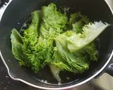 鶏の茹で汁で作ったレタスのスープ作り方2写真