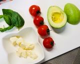 混ぜるだけ！アボカドとトマトのタルタル作り方1写真