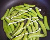 スナップえんどうのにんにくマヨ炒め作り方2写真